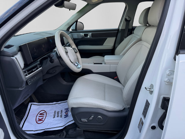 Additional photo of vehicle.