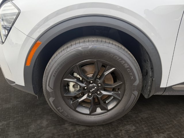 Additional photo of vehicle.