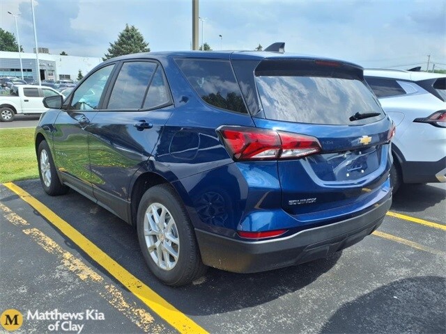 2022 Chevrolet Equinox LS photo 3