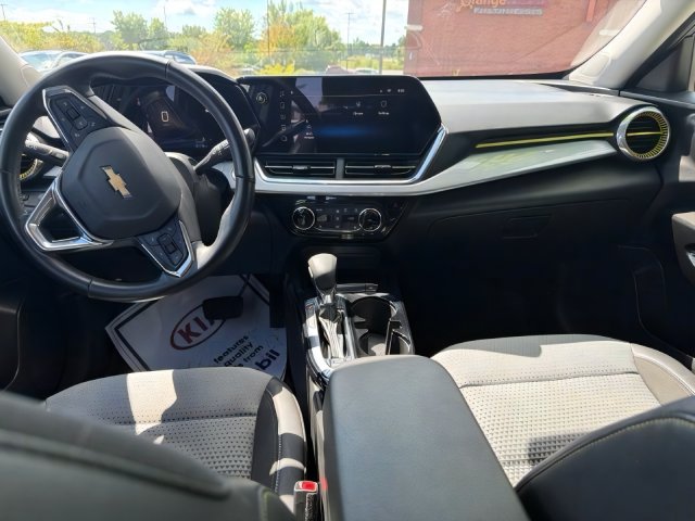 Additional photo of vehicle.