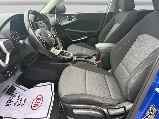 Additional photo of vehicle.