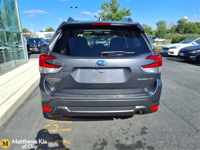 2022 Subaru Forester Premium photo 3