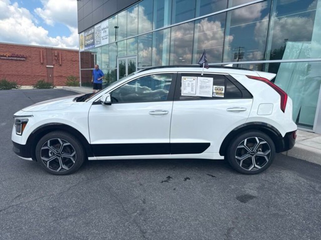 Certified 2025 Kia Niro SX SUV