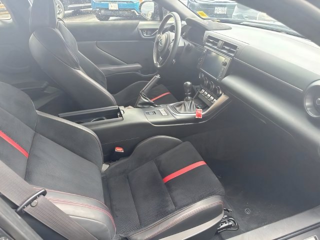 Additional photo of vehicle.
