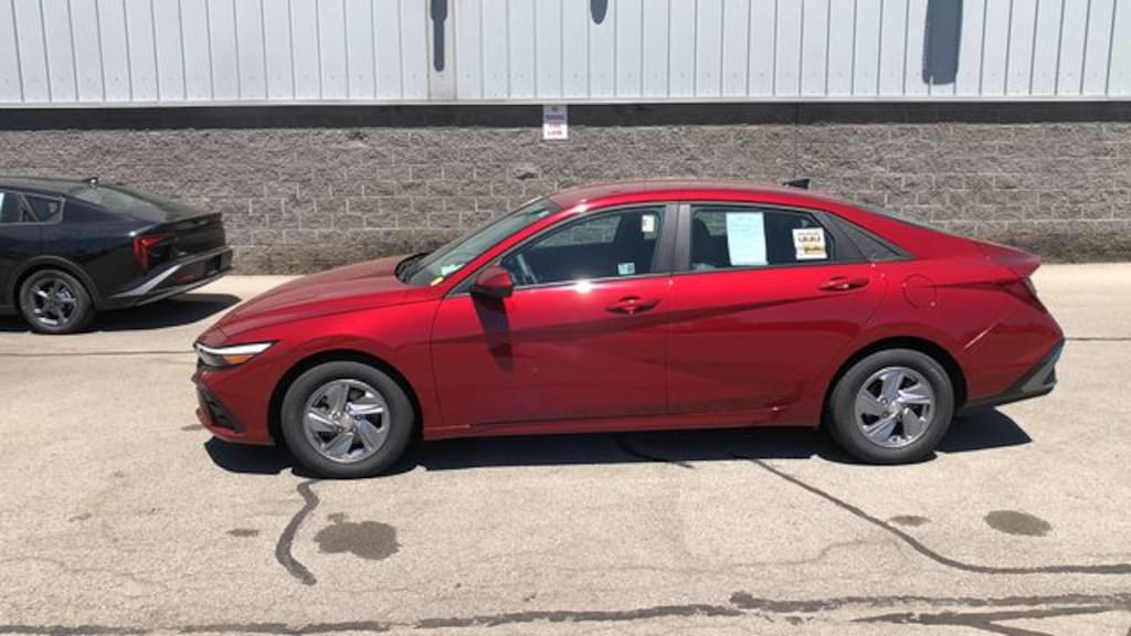 Used 2024 Hyundai Elantra SE Sedan