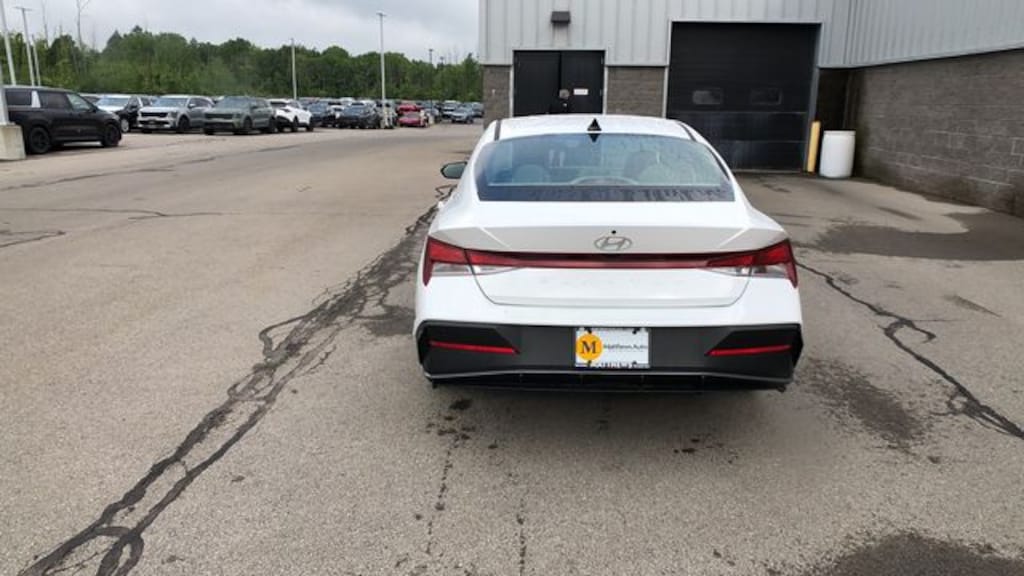 Used 2024 Hyundai Elantra SE Sedan