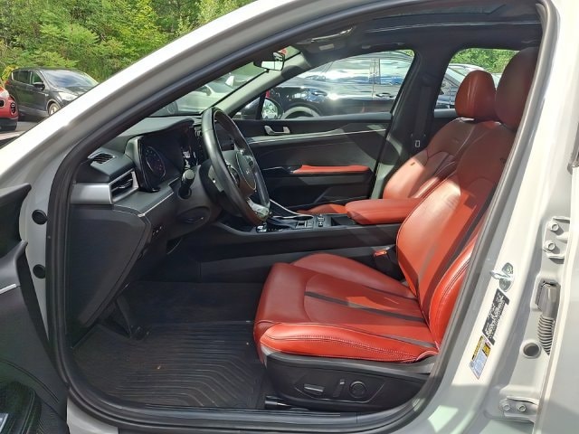 Additional photo of vehicle.