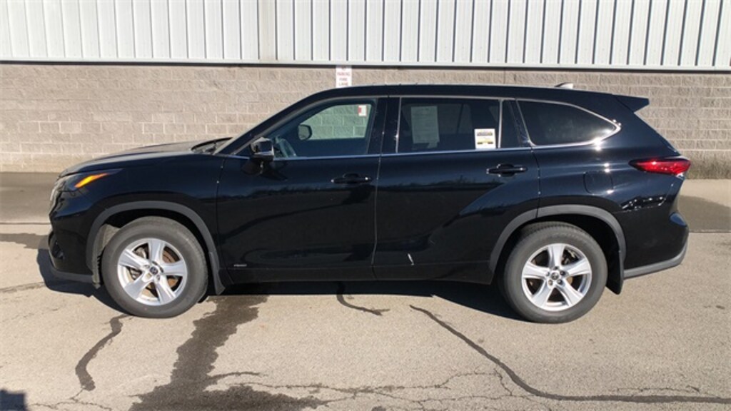 Used 2022 Toyota Highlander Hybrid LE SUV