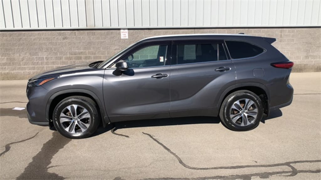 Used 2022 Toyota Highlander XLE SUV
