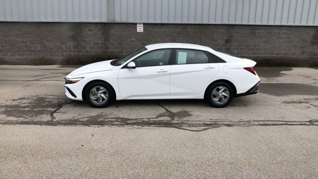 Used 2024 Hyundai Elantra SE Sedan