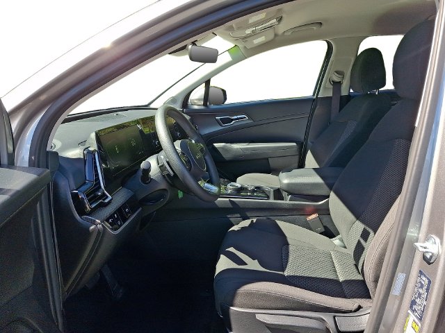 Additional photo of vehicle.