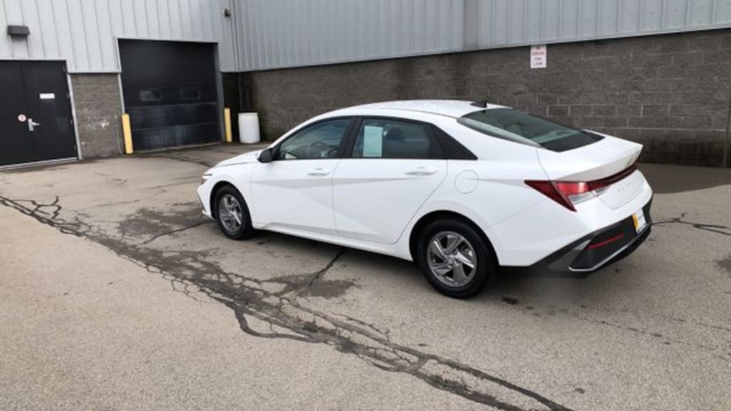 Used 2024 Hyundai Elantra SE Sedan