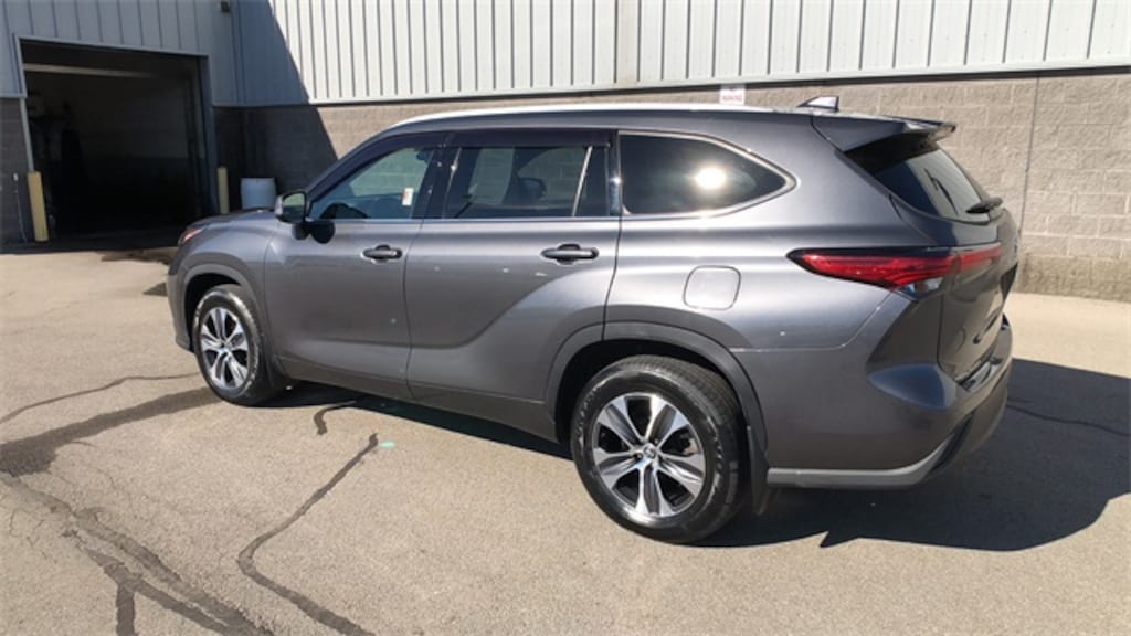 Used 2022 Toyota Highlander XLE SUV