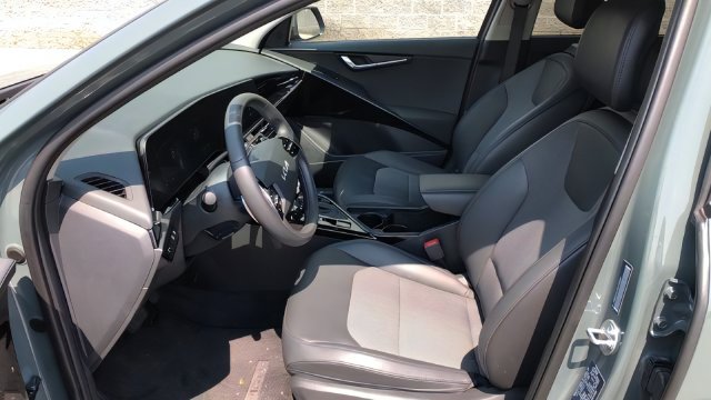 Additional photo of vehicle.