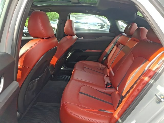 Additional photo of vehicle.