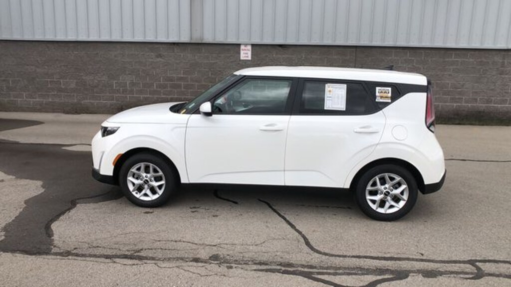 Certified 2025 Kia Soul LX Hatchback
