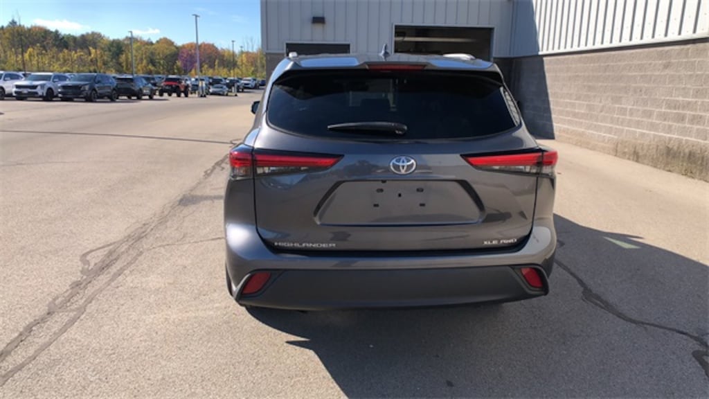 Used 2022 Toyota Highlander XLE SUV