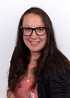 Staff member Samantha Hale from ID_ce540faf9b0e