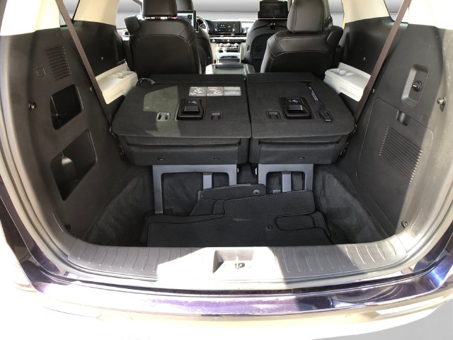 Additional photo of vehicle.