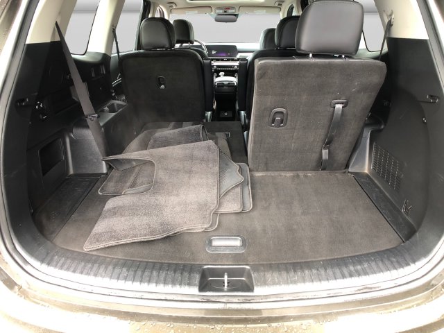 Additional photo of vehicle.