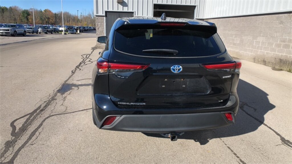 Used 2022 Toyota Highlander Hybrid LE SUV