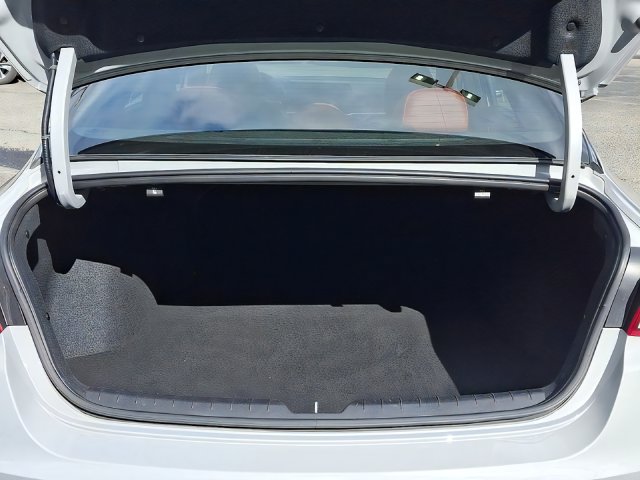 Additional photo of vehicle.