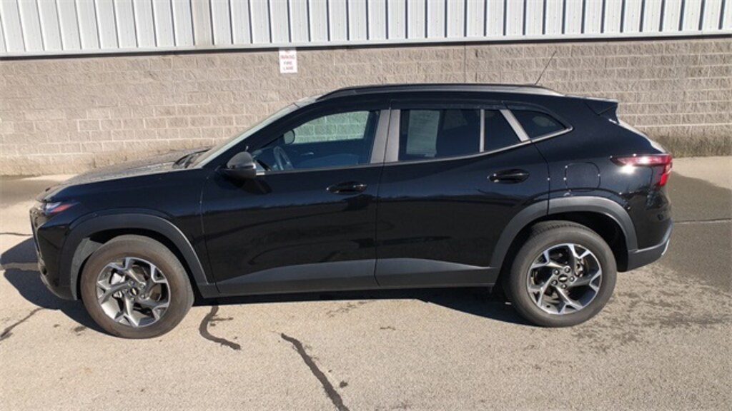 Used 2024 Chevrolet Trax LT SUV