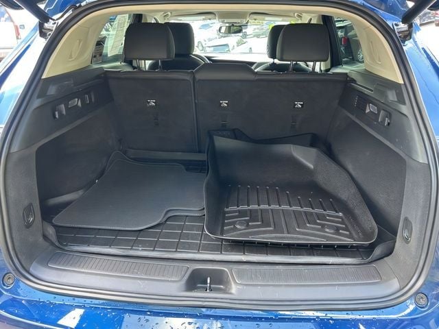 Additional photo of vehicle.