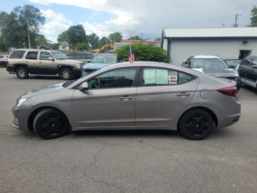 Used 2020 Hyundai Elantra SE Sedan