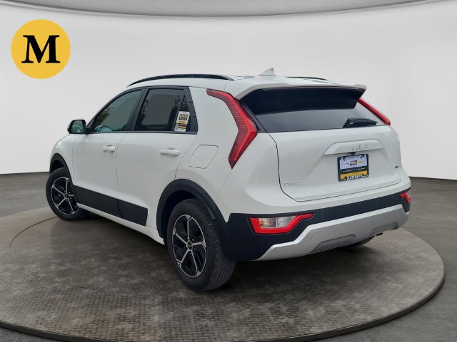Additional photo of vehicle.