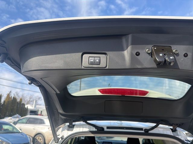 2024 Nissan Rogue SV - Photo 8