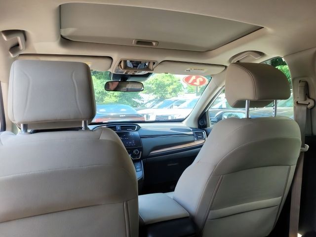 Additional photo of vehicle.