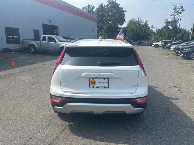 2024 Kia Niro EX photo 3