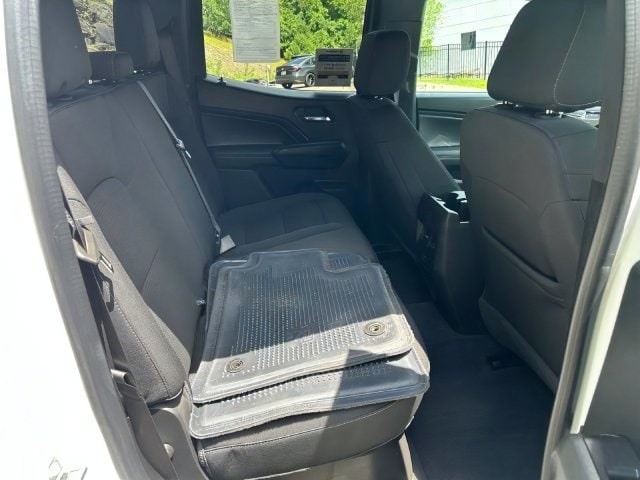 Additional photo of vehicle.