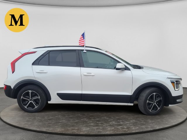 Additional photo of vehicle.
