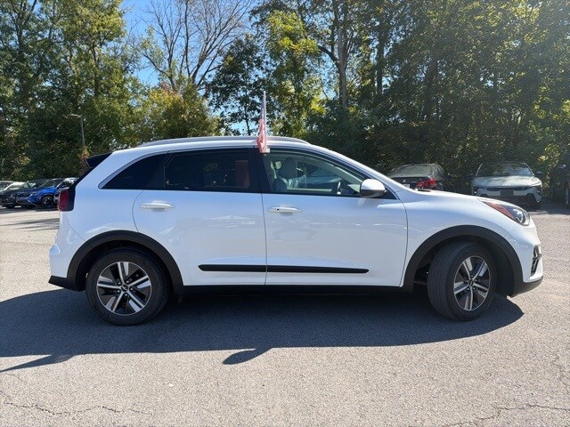 2022 Kia Niro LXS photo 2