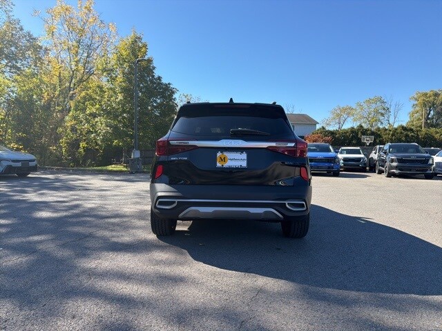 2023 Kia Seltos SX photo 3