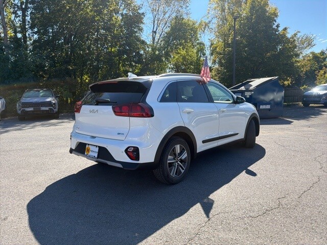 2022 Kia Niro LXS photo 3