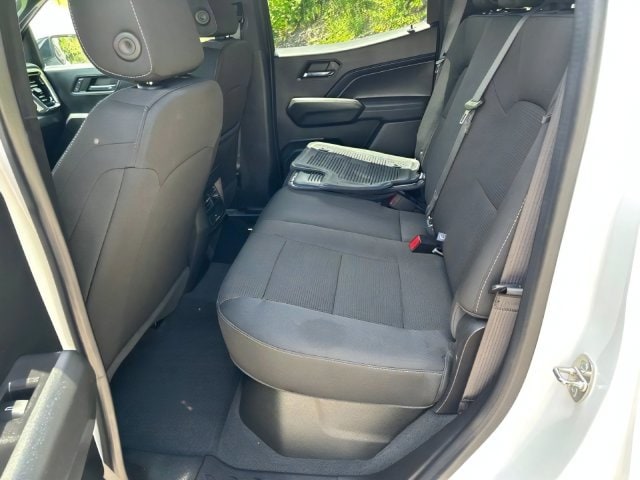 Additional photo of vehicle.