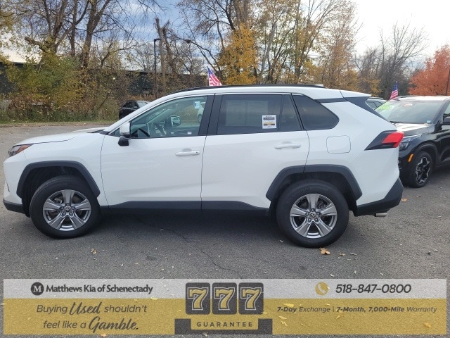 2025 Toyota RAV4 XLE photo 3