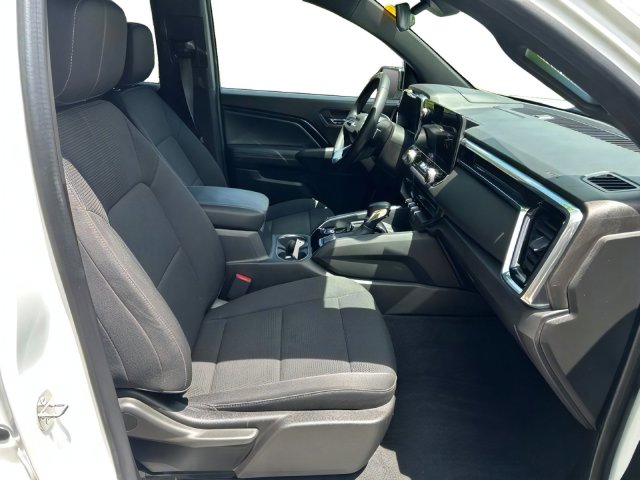 Additional photo of vehicle.