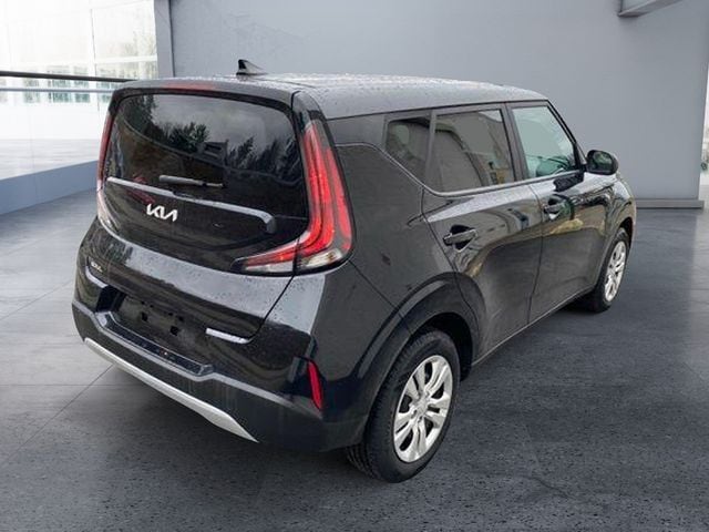 2023 Kia Soul LX - Photo 12