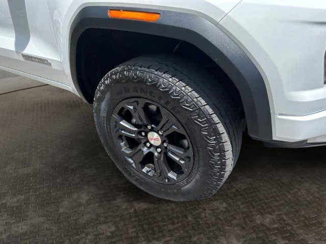 Additional photo of vehicle.