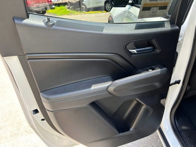 Additional photo of vehicle.
