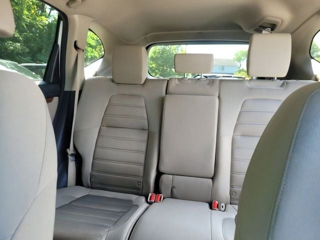 Additional photo of vehicle.