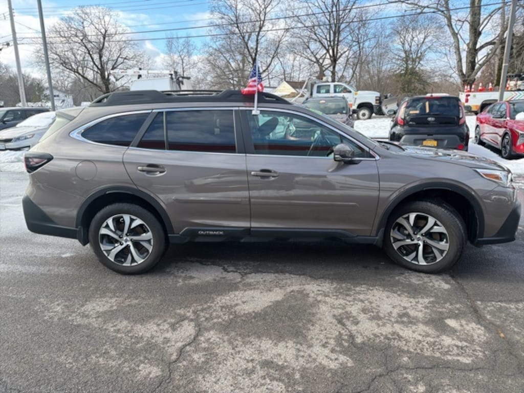 Used 2022 Subaru Outback Limited SUV