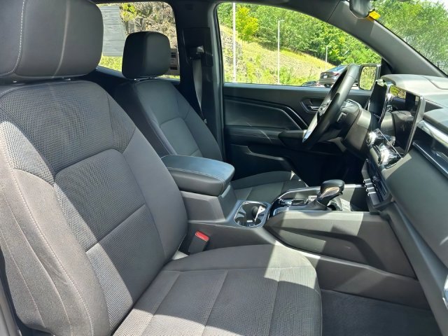 Additional photo of vehicle.