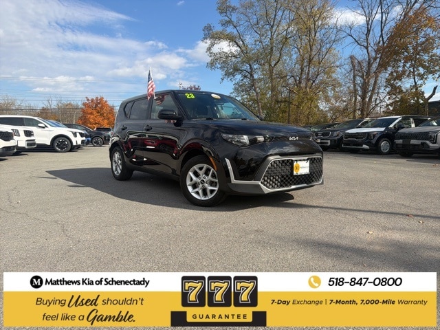 2023 Kia Soul LX's photo