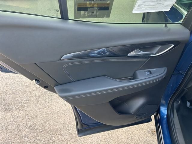 Additional photo of vehicle.