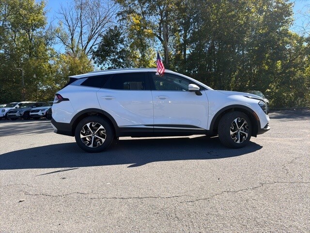2025 Kia Sportage EX photo 2